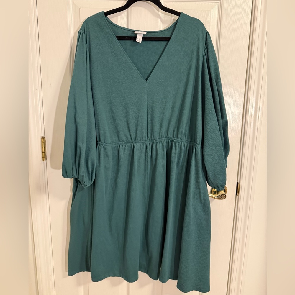 Ava & Viv Green Dolman Sleeve V-Neck Sundress